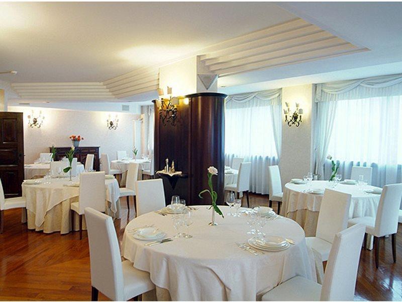 Hostellerie Du Cheval Blanc Αόστα Εξωτερικό φωτογραφία