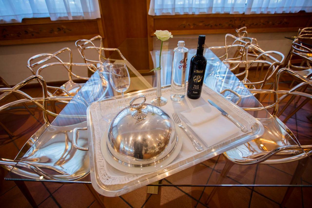 Hostellerie Du Cheval Blanc Αόστα Εξωτερικό φωτογραφία